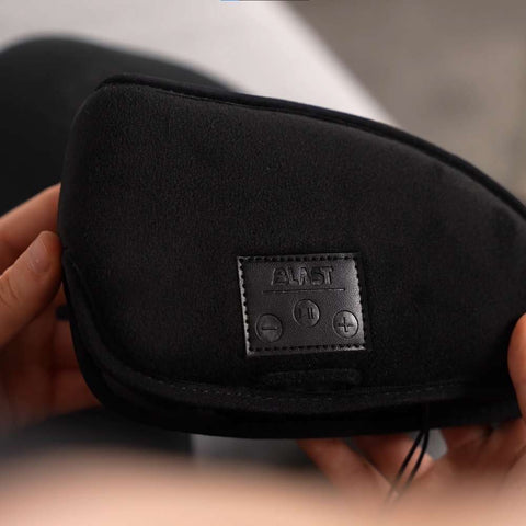 BLAST Buddha: Hörlurar med sovmask